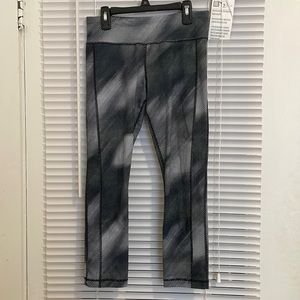 Under Armour Black Grey White Cropped Leggings!